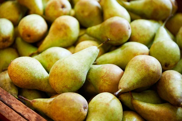 Full Frame Shot Fresh Pears Displayed Organic Farm Shop — Stock fotografie