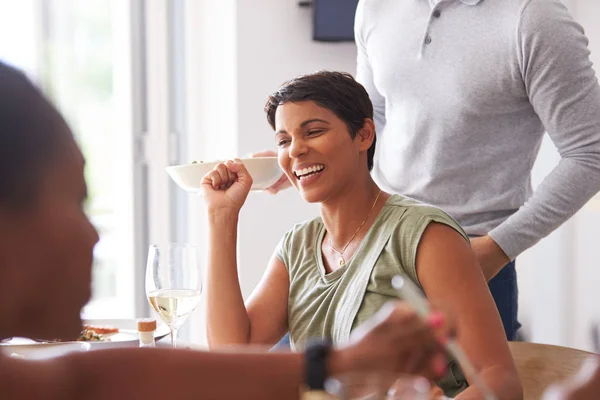 Close Van Vader Als Multi Generatie Gemengde Ras Eten Maaltijd — Stockfoto