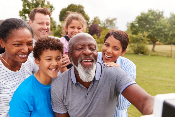 Multi Geração Mista Raça Família Posando Para Selfie Como Eles — Fotografia de Stock