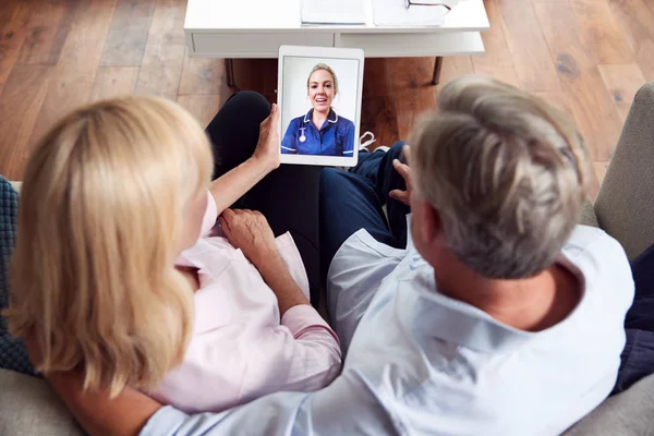 Ältere Paare Mit Online Beratung Mit Krankenschwester Hause Auf Digitalem — Stockfoto