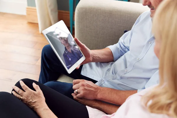 Ältere Paare Mit Online Beratung Mit Krankenschwester Hause Auf Digitalem — Stockfoto