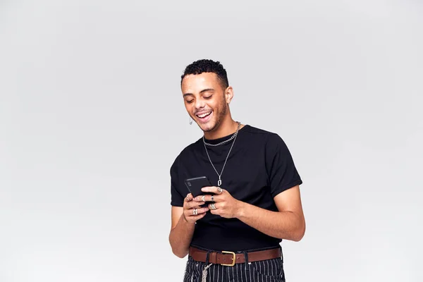 Studio Shot Causally Dressed Young Man Using Mobile Phone — Stock Photo, Image