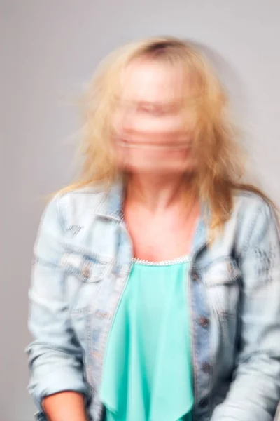 Концепція Знімок Жінки Викривленим Обличчям Ілюструє Проблеми Психічного Здоров — стокове фото