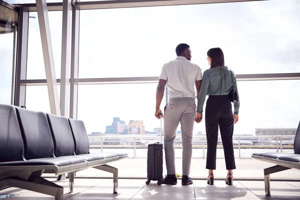 Rear View Business Couple Luggage Standing Window Airport Departure Lounge — Stock Photo, Image