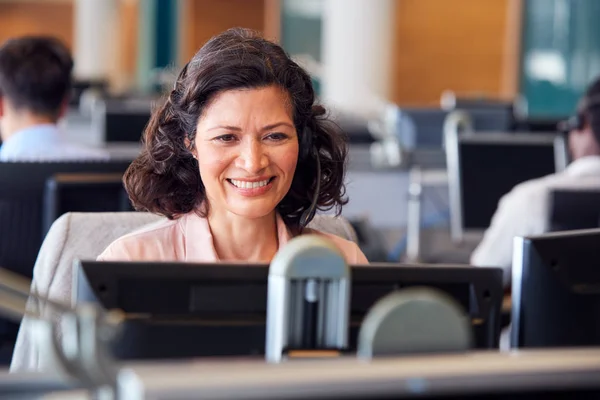 Mature Businesswoman Wearing Telephone Headset Talking Caller Customer Services Department — Stock Photo, Image