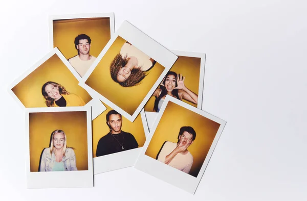 Instant Film Foto Van Jonge Mannen Vrouwen Voor Het Modelleren — Stockfoto