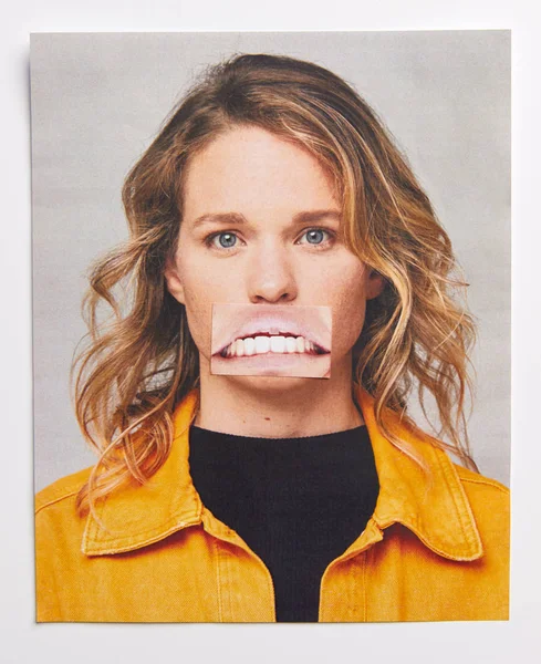Identitätskonzept Mit Abdruck Einer Frau Die Ihren Mund Geschnitten Und — Stockfoto