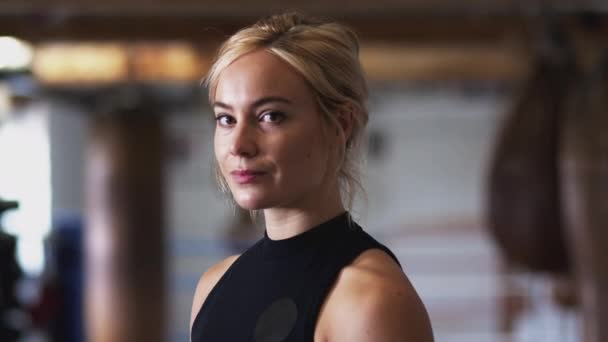 Tracking Portrait Shot Female Boxer Gym Standing Next Old Fashioned — Video