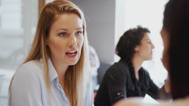 Meeting Room Table Casually Dressed Young Female Business Team Having — Stock Video