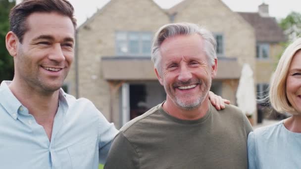 Portrait Family Senior Parents Adult Offspring Walking Talking Garden Home — Stock Video