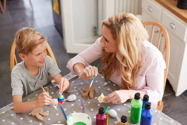 Mother Son Sitting Table Decorating Eggs Easter Home — Stock Photo, Image