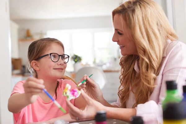 Mother Daughter Sitting Table Decorating Eggs Easter Home — Stock Photo, Image