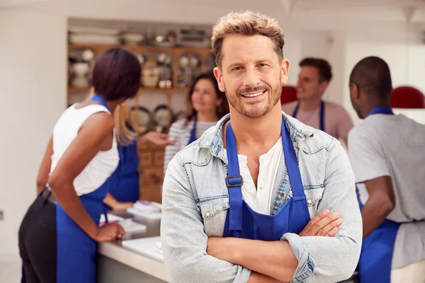 Portrait Smiling Mature Man Wearing Apron Taking Part Cookery Class — Stock Photo, Image