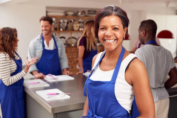 Portrait Smiling Mature Woman Wearing Apron Taking Part Cookery Class — Stock Photo, Image
