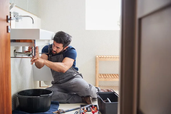 Male Plumber Working Fix Leaking Sink Home Bathroom — Photo