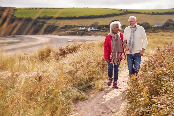 Loving Active Senior Couple Walking Arm Arm Sand Dunes Winter — Stock Photo, Image