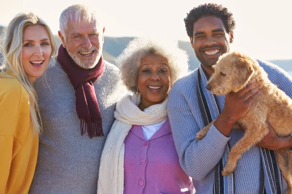 Portrait Senior Couple Walking Shoreline Adult Offspring Dog Winter Beach — Foto de Stock