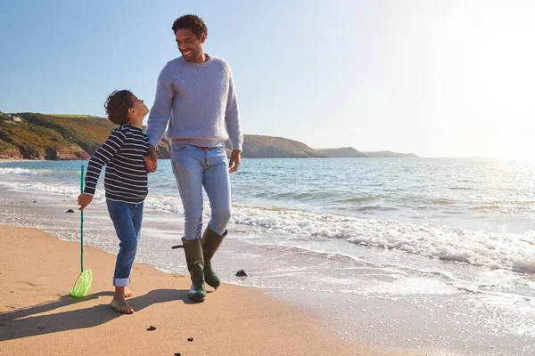 Father Son Walking Beach Breaking Waves Beach Fishing Net — Stock Photo, Image