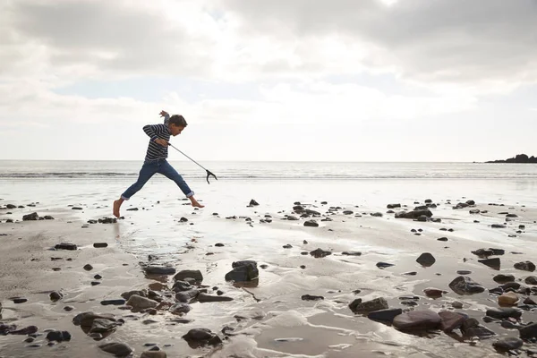 Young Boy Collecting Litter Winter Beach Clean — Stock Photo, Image