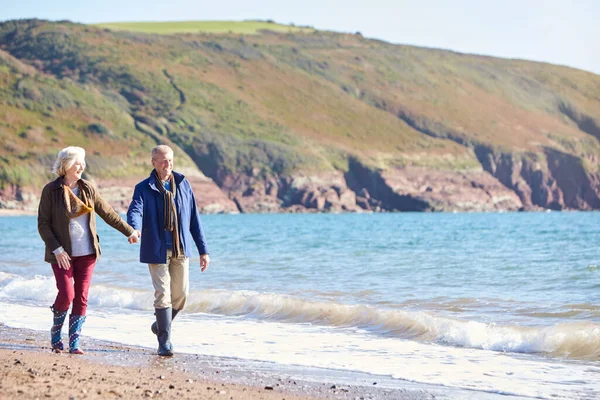 Loving Senior Couple Holding Hands Walk Shoreline Beach Waves — Stock Photo, Image