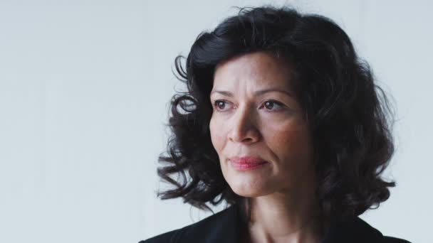 Portrait Une Femme Affaires Mature Déterminée Avec Une Expression Sérieuse — Video
