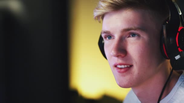 Close Teenage Boy Wearing Headset Sitting Front Computer Screen Home — Stock Video