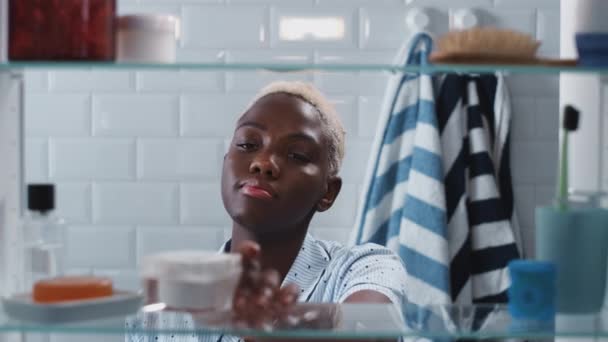 View Bathroom Cabinet Young Woman Wearing Pajamas Putting Highlighter Make — Stock Video