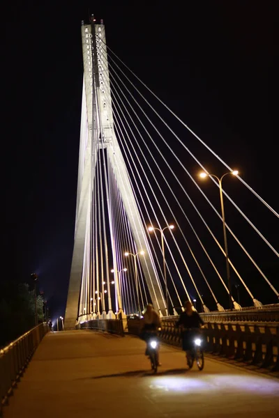 Swietokrzyski мост ночью — стоковое фото