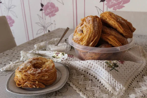 Té verde limón y pasteles horneados y dulces —  Fotos de Stock