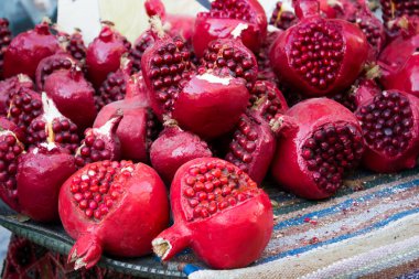 Grupta nar meyveleri anıtları