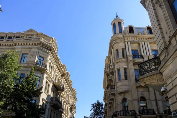 Ładny budynek mieszkalny w Baku, Azerbejdżan — Zdjęcie stockowe