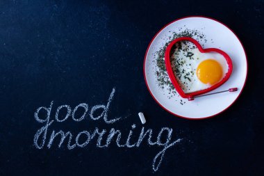 Sevgililer Günün kutlu olsun Tabak ve Arkaplanda