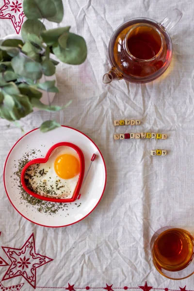 Breakfast Fried Eggs and Tea on Valentines Day — Stock Photo, Image
