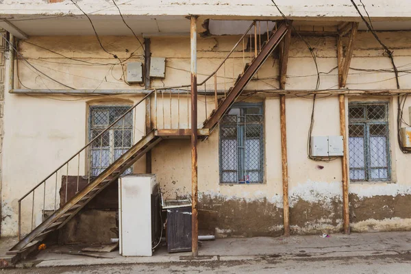 Oude Stad Met Sovjetstraten Oude Huizen Ramen Binnenplaatsen — Stockfoto
