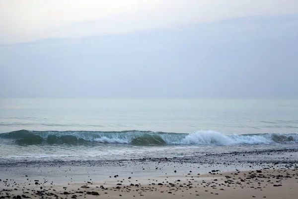 魔法の海 大西洋 水平線に昇る朝日 新しい 日の偉大な瞬間 サーフィン波水ビーチ — ストック写真