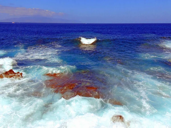 Surfe Tenerife Dia Ensolarado Ondas Vindouras Oceano — Fotografia de Stock