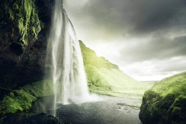 Seljalandfoss vodopád v létě, Island — Stock fotografie