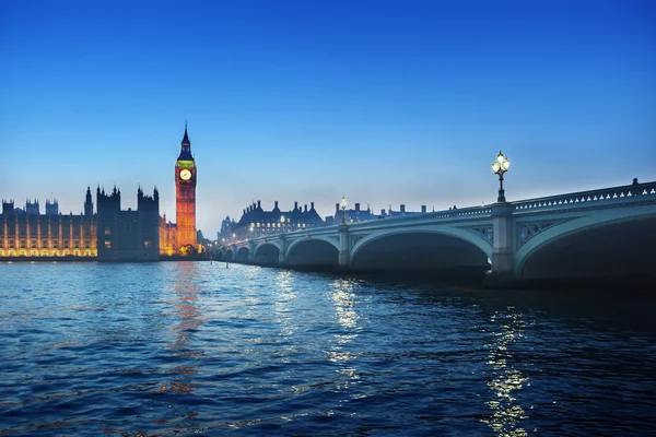 ビッグベンとウェストミン スター日没、ロンドン、英国で — ストック写真