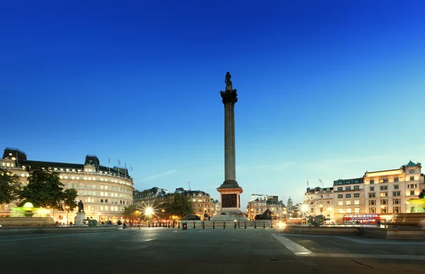 Trafalgar Square with Nelson Column at night, London, UK — Stock Photo, Image