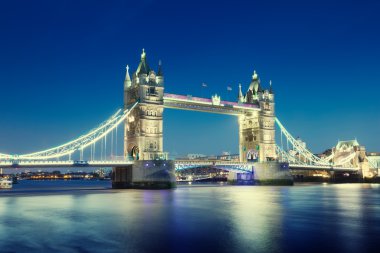 Londra 'daki kule köprüsü.