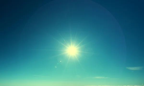 Cielo blu e sole — Foto Stock