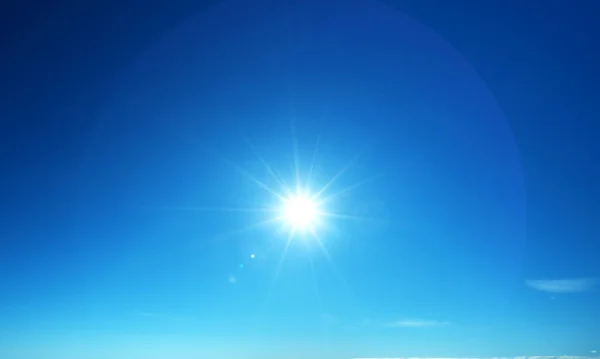 Cer albastru și soare — Fotografie, imagine de stoc