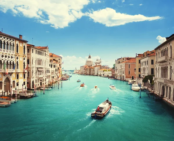 Büyük Kanal ve Bazilika Santa Maria della Salute, Venedik, İtalya — Stok fotoğraf