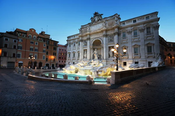 Fontána di Trevi v ranní době, Řím — Stock fotografie