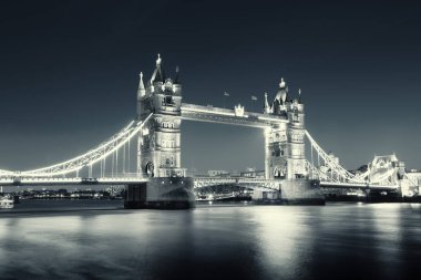 Londra 'daki kule köprüsü.