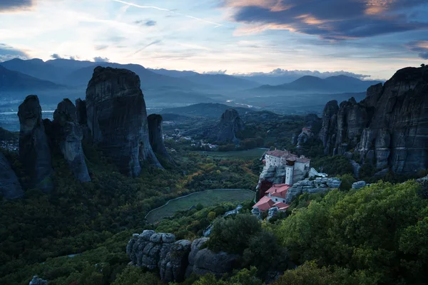 Monastères des Météores après le coucher du soleil, Grèce — Photo