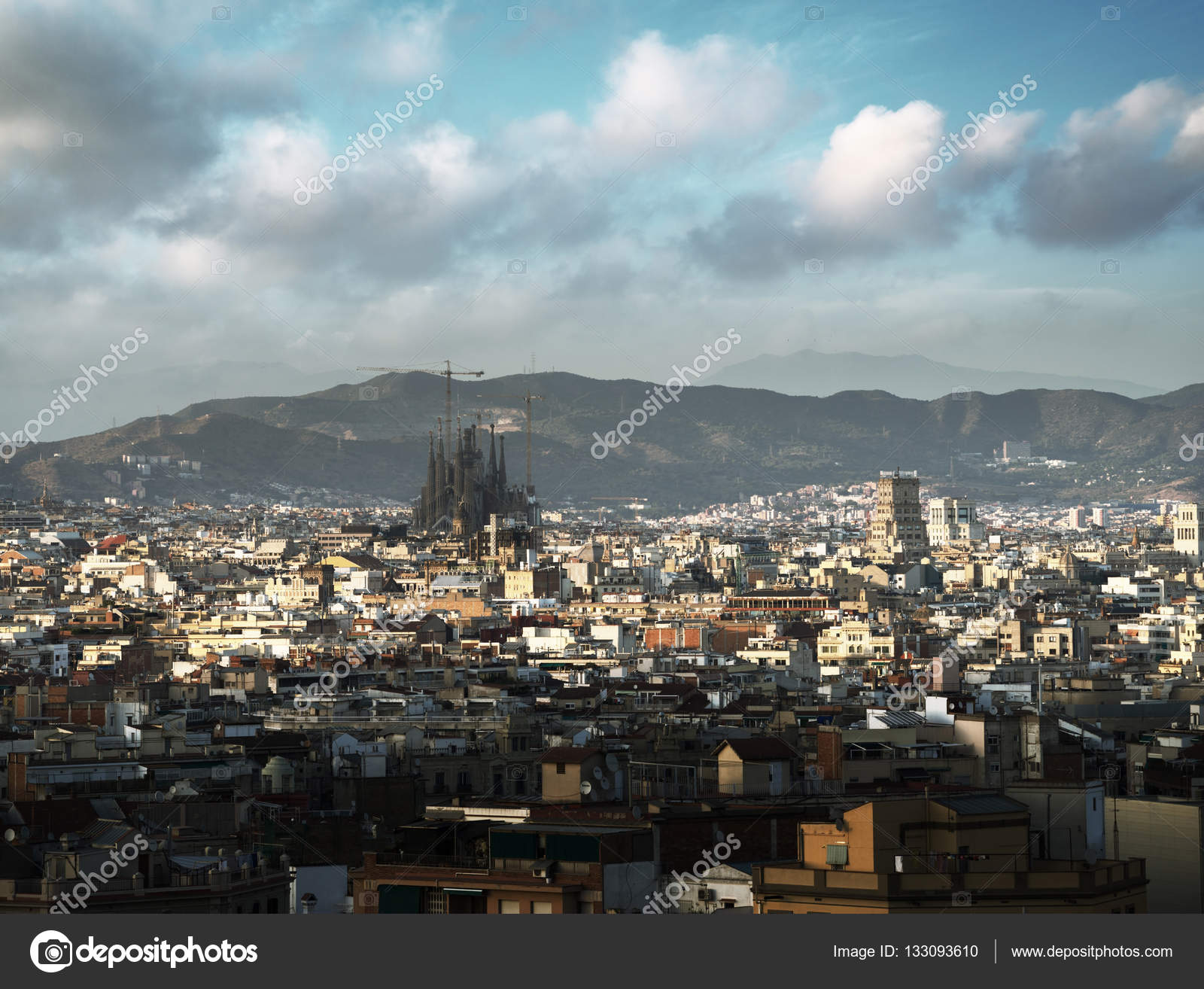 Barcelone Dans Le Temps Du Coucher Du Soleil Espagne