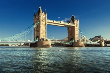 Londra 'daki kule köprüsü.