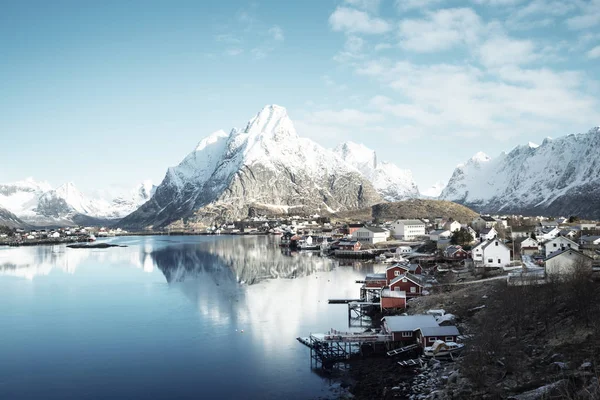 Vår i Reine Village, Lofoten Islands, Norge — Stockfoto