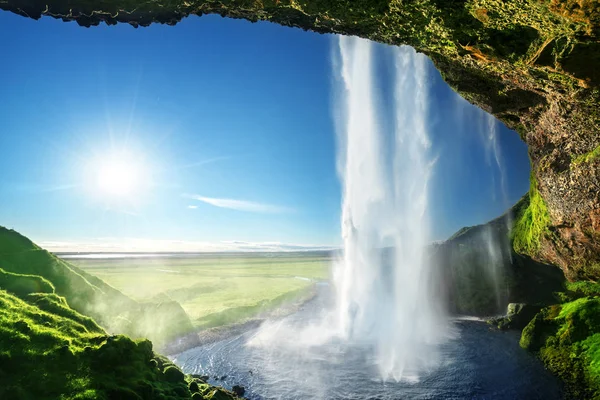 Seljalandfoss καταρράκτη το καλοκαίρι, Ισλανδία — Φωτογραφία Αρχείου